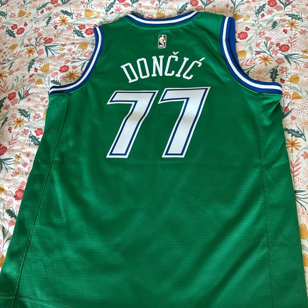 Green Basketball Jersey (Dallas Mavericks) Number 77